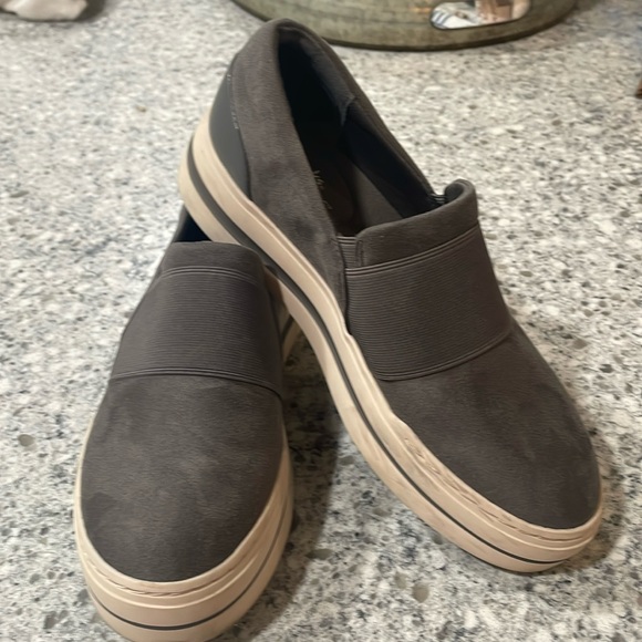 Clark’s CloudSteppers Slip On Sneaker Size 8 gray - Picture 1 of 12